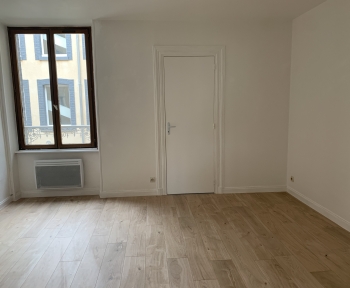 Location Appartement 2 pièces Reims (51100) - 3 rue Macquart (1er étage droit sur cour)
