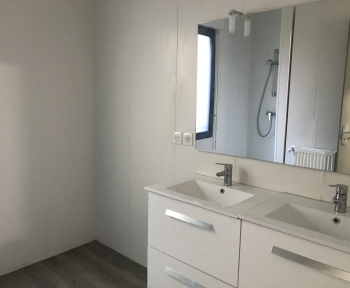 Location Appartement 4 pièces Saint-Vallier (26240) - centre ville