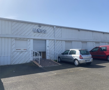 Location Bureau  pièce Saint-Avit (40090) - Proche commerce 