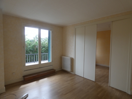 Location Appartement avec balcon 3 pièces Thiers (63300) - RUE DE LA GARE